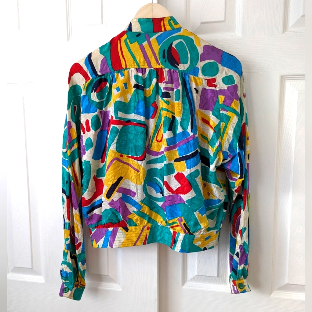 Argenti Vintage Bold Colorful Print Cropped Double Breasted Silk Blouse, size 6 - Picture 4 of 13